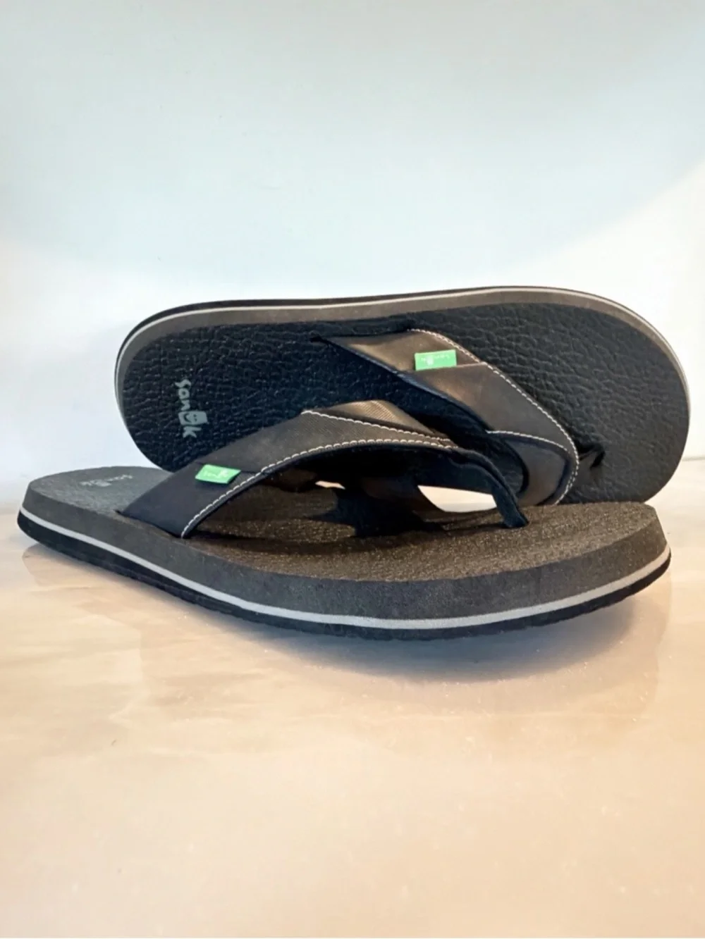Sanuk Flip Flops Mens 11 Black Comfort Sandals Casual Beach Lightweight